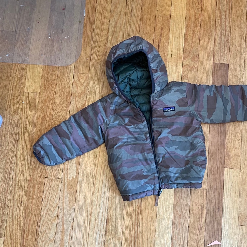 Patagonia Down Sweater Reversible Jacket c…